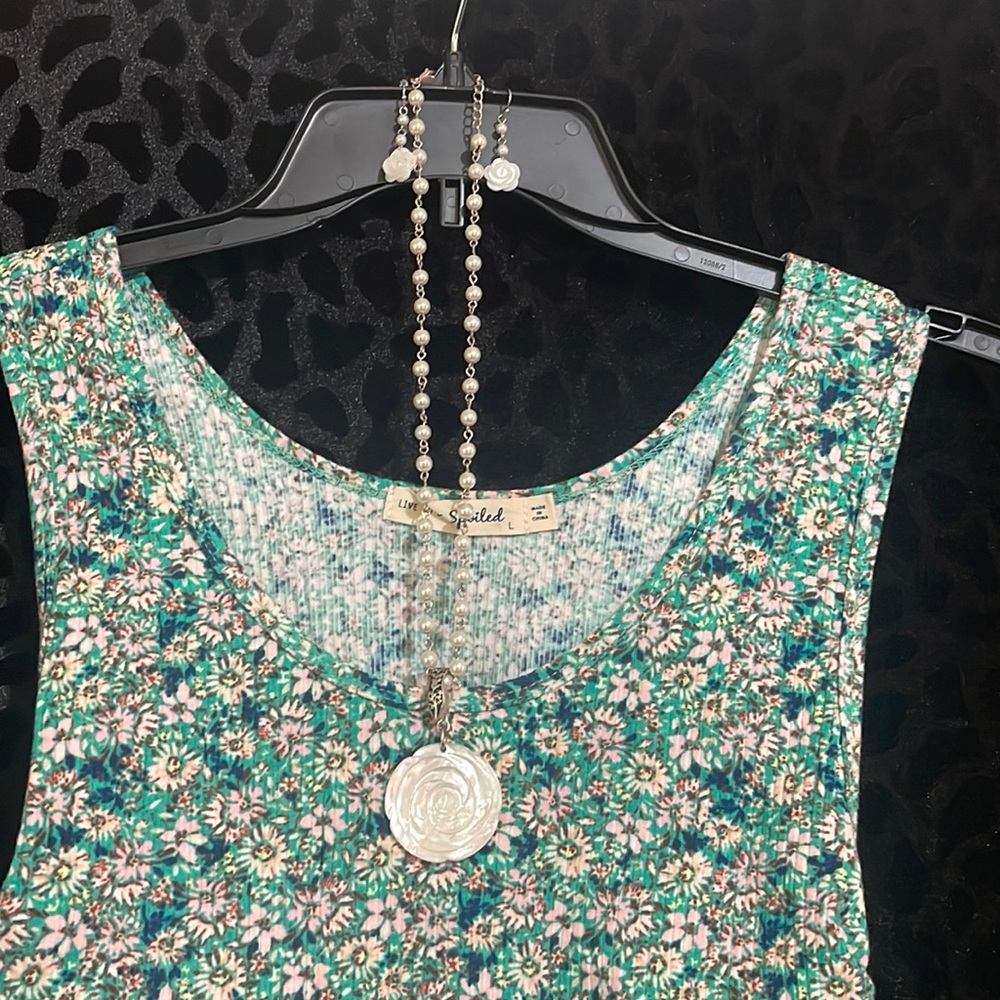 premier shell necklace and earrings set